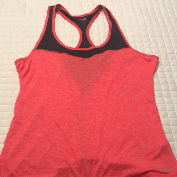 6 size L and XL tanks - Picture 5 of 7